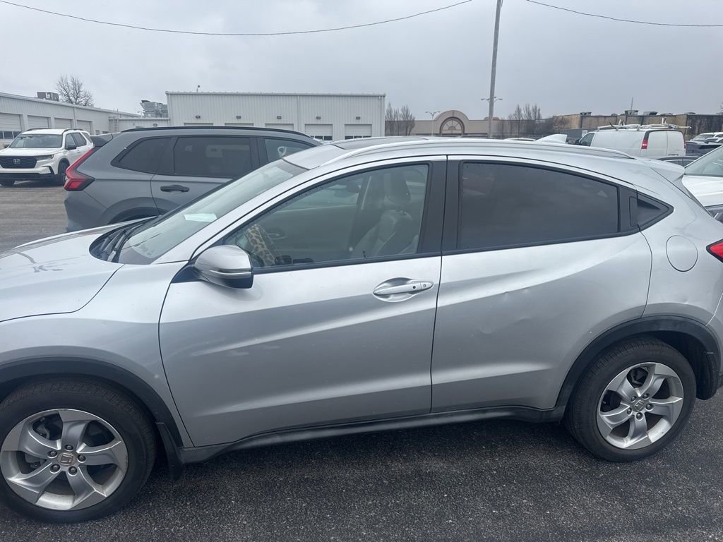 Used 2016 Honda HR-V EX-L image 2