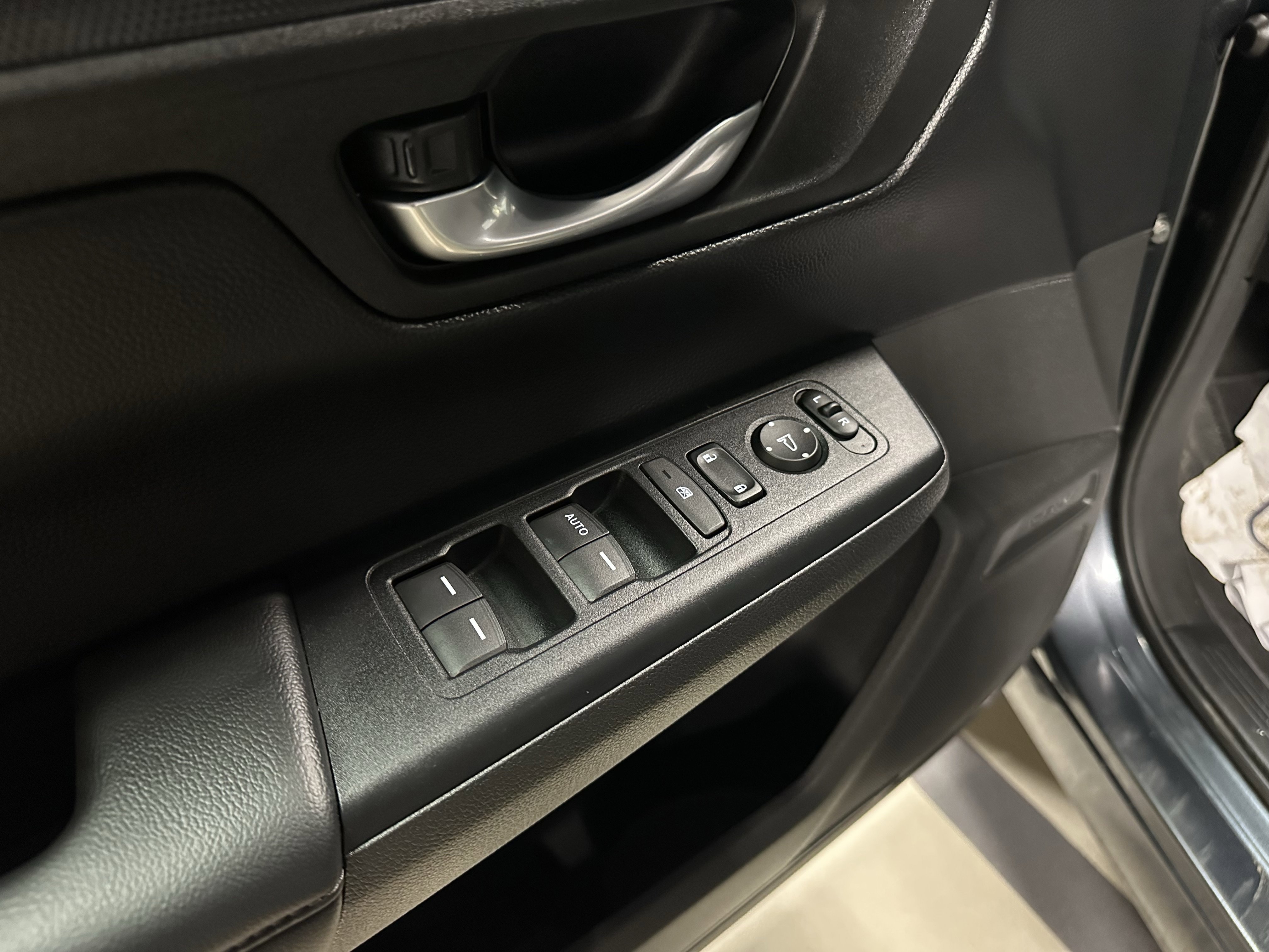 Used 2023 Honda CR-V LX image 15