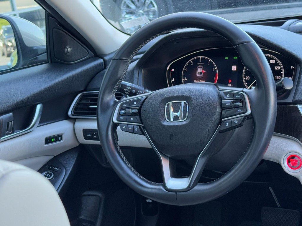 Used 2018 Honda Accord Touring image 16