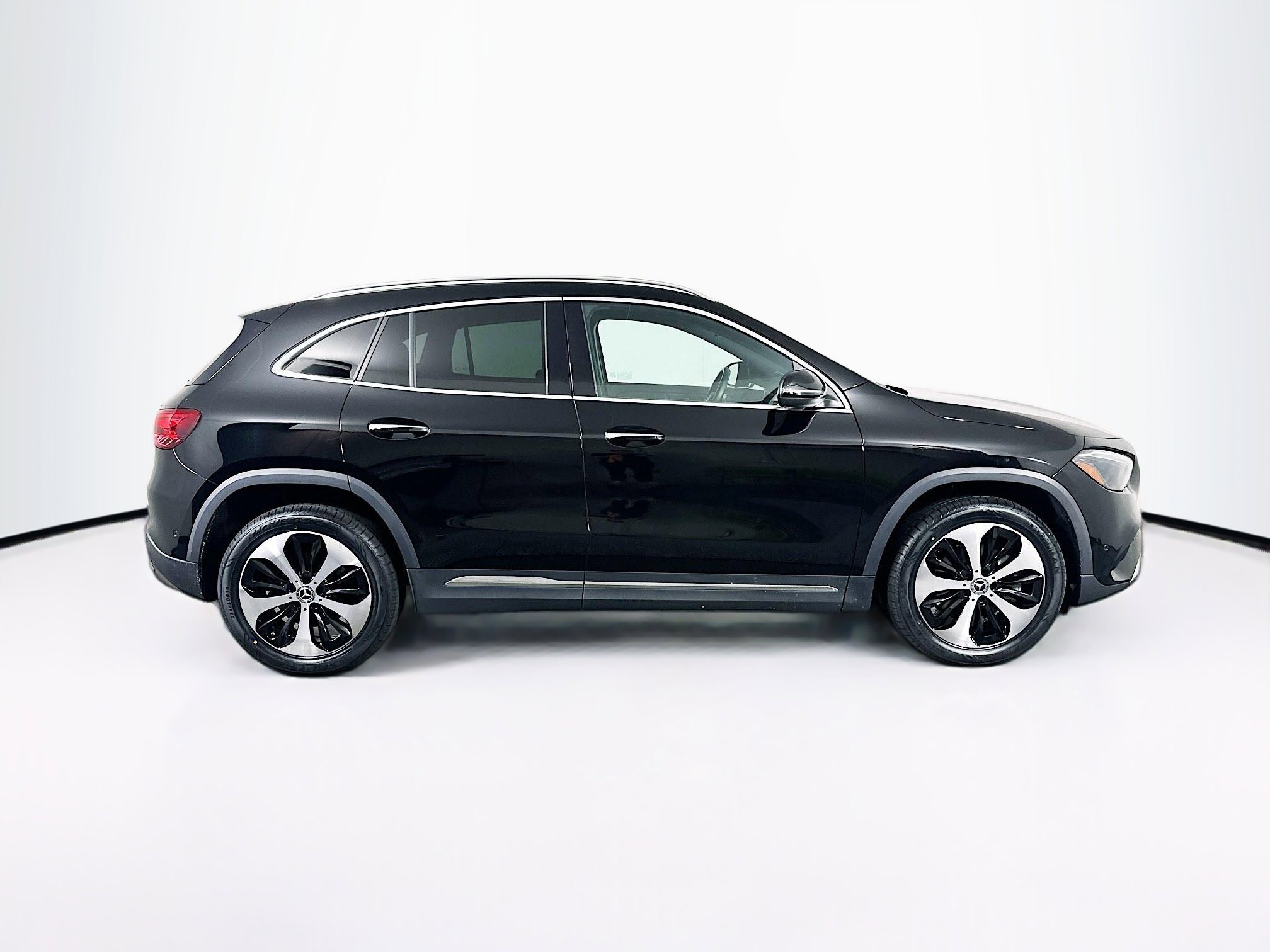 Used 2025 Mercedes-Benz GLA 250 4MATIC image 10