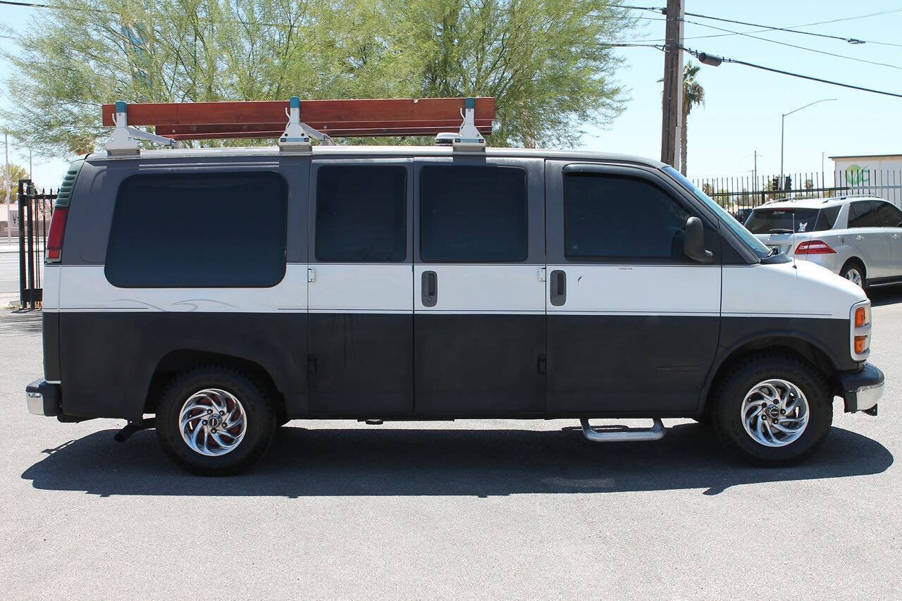 Used 2000 GMC Savana 1500 w/ Marketing Option Pkg 1SE RWD image 9
