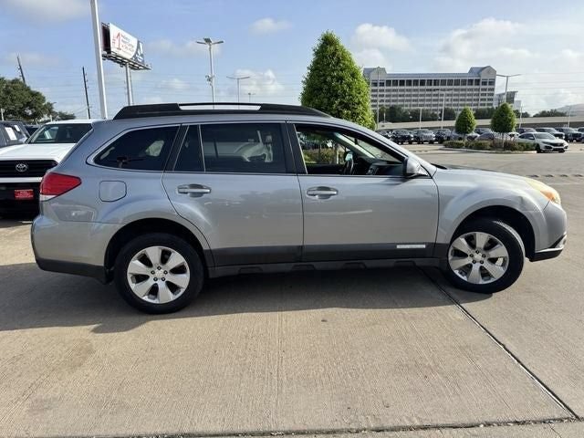 Used 2010 Subaru Outback 2.5i Premium AWD/4WD image 4