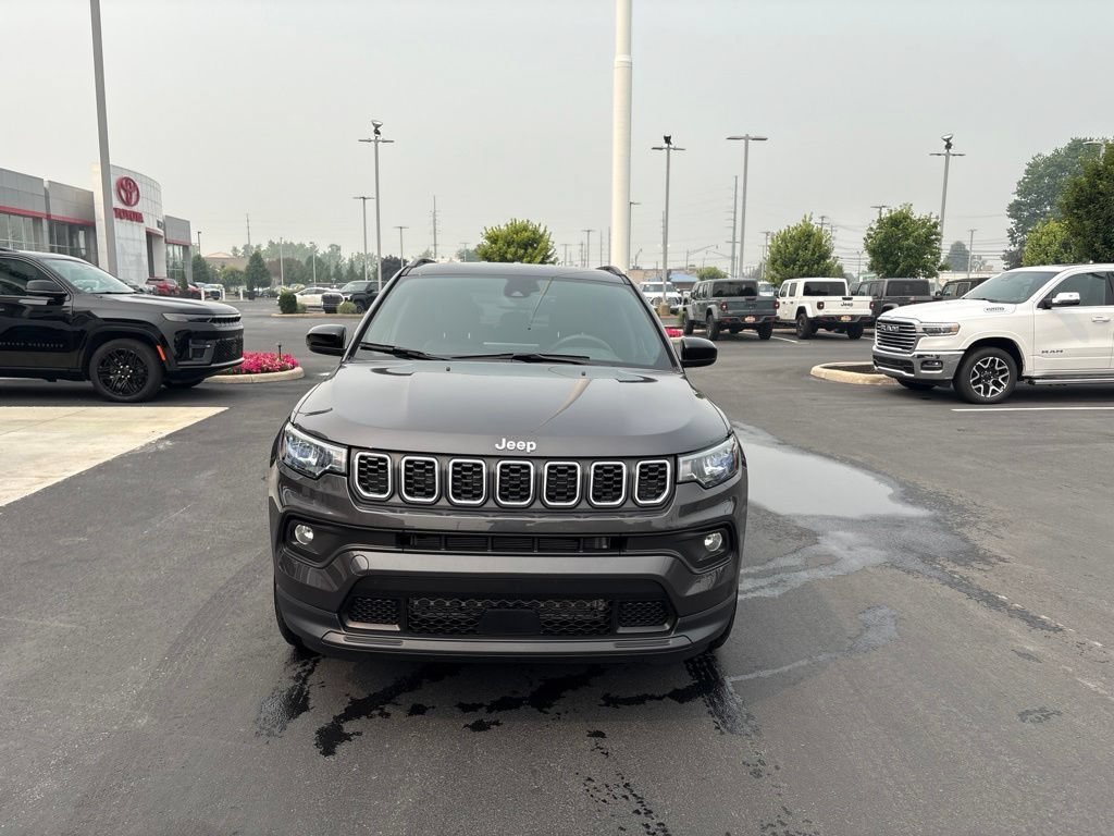 Used 2024 Jeep Compass Latitude AWD/4WD image 8