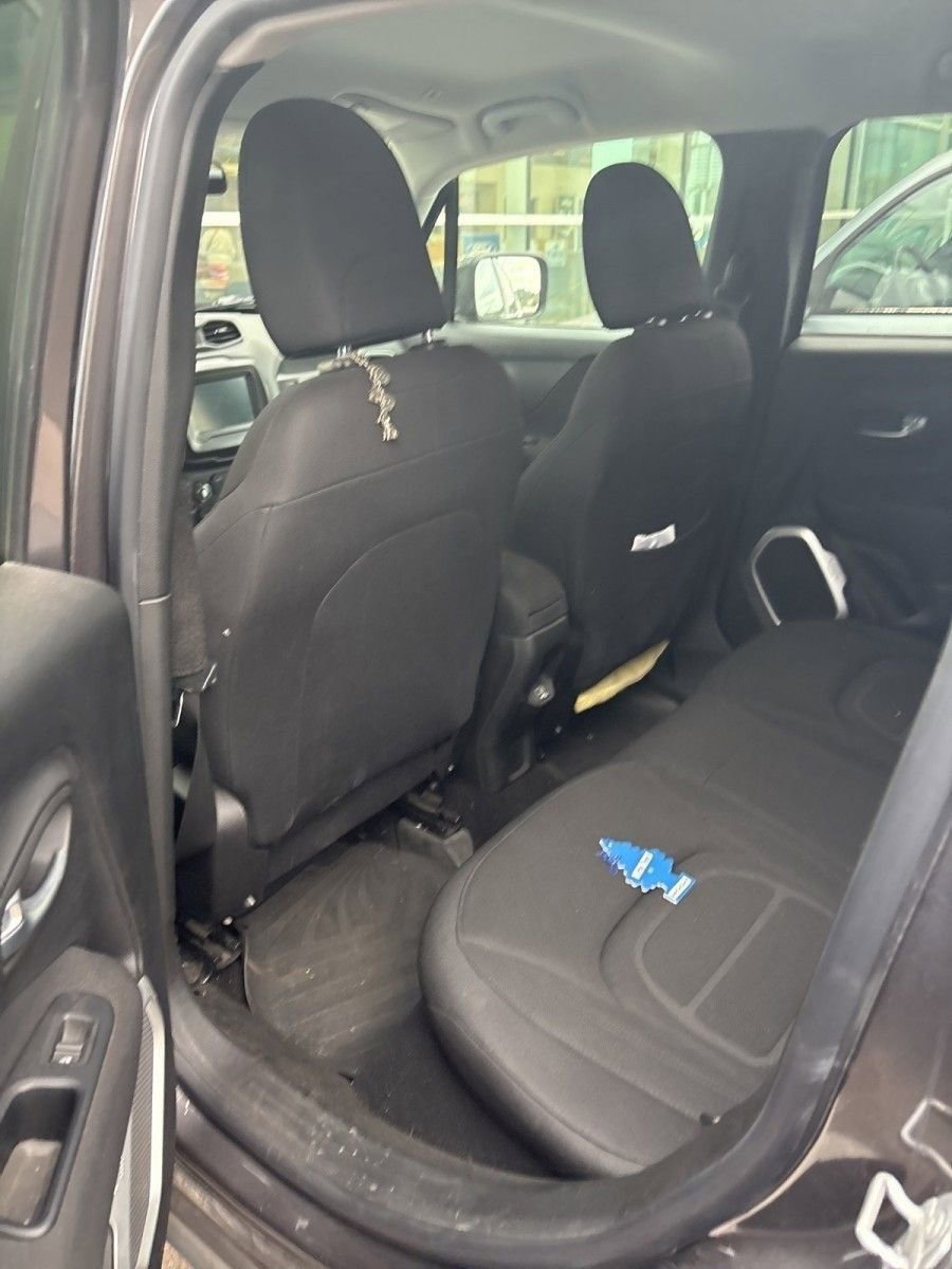 Used 2018 Jeep Renegade Latitude image 4