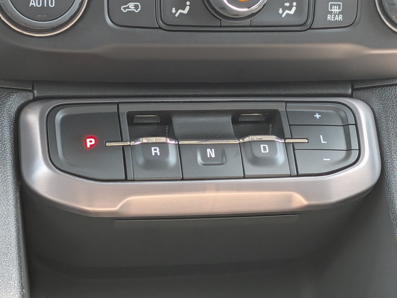 Used 2022 GMC Acadia AT4 w/ Preferred Package AWD/4WD image 22