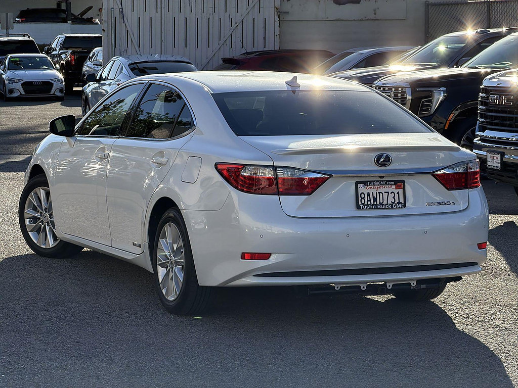 Used 2013 Lexus ES 300h w/ Premium Pkg FWD image 7
