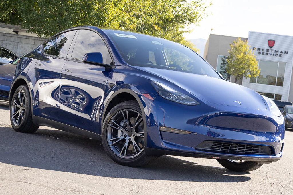 Used 2024 Tesla Model Y Long Range AWD/4WD image 1