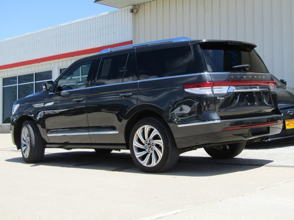 Used 2023 Lincoln Navigator Reserve AWD/4WD image 10