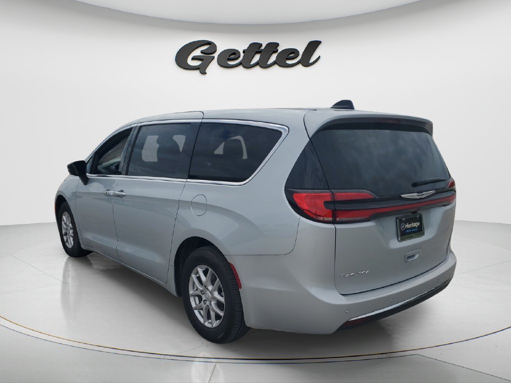 New 2026 Chrysler Pacifica Select FWD image 7