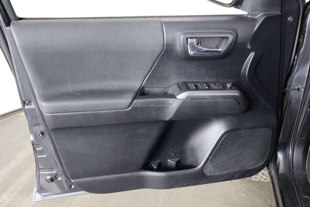 Used 2020 Toyota Tacoma TRD Sport AWD/4WD image 19