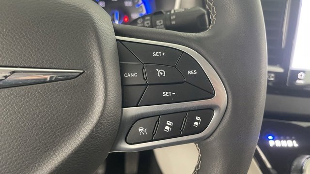 Used 2024 Chrysler Pacifica Touring-L image 37