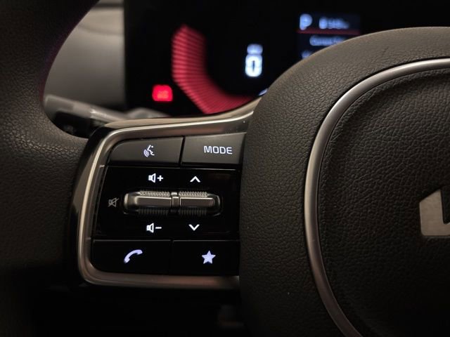 Certified 2025 Kia Sorento LX FWD image 14