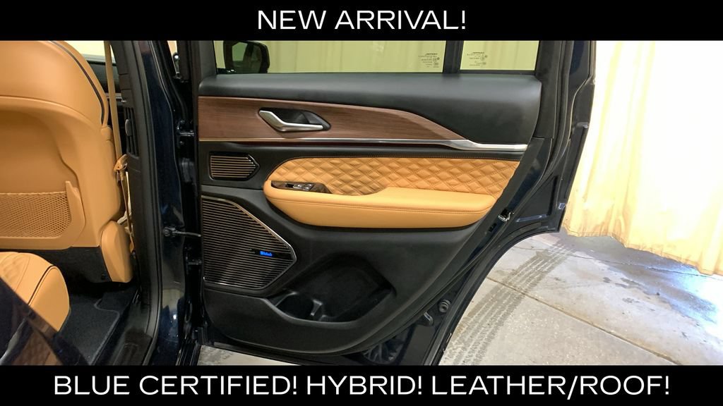 Used 2022 Jeep Grand Cherokee Summit AWD/4WD image 18