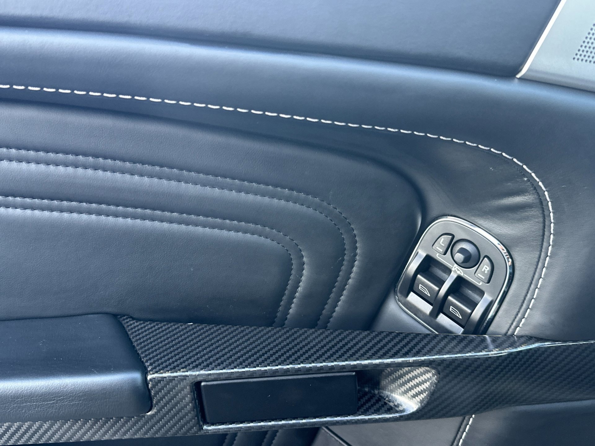 Used 2011 Aston Martin DBS Carbon Black image 13