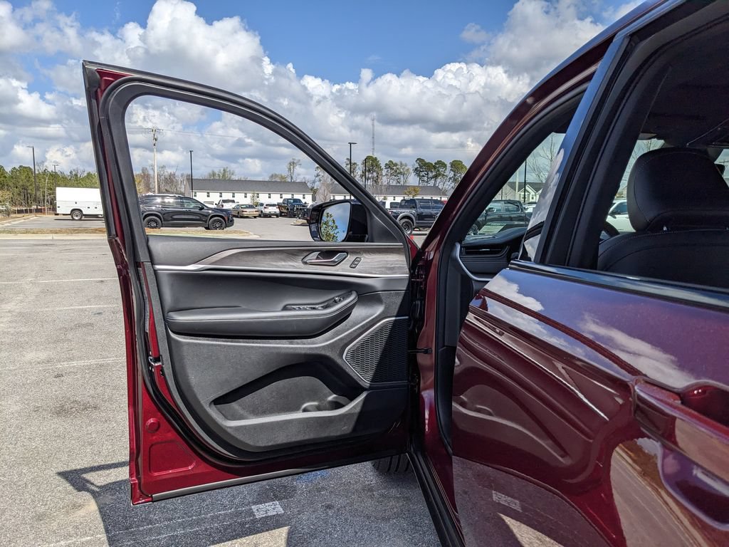 New 2026 Jeep Grand Cherokee Limited w/ Limited Altitude Package AWD/4WD image 55