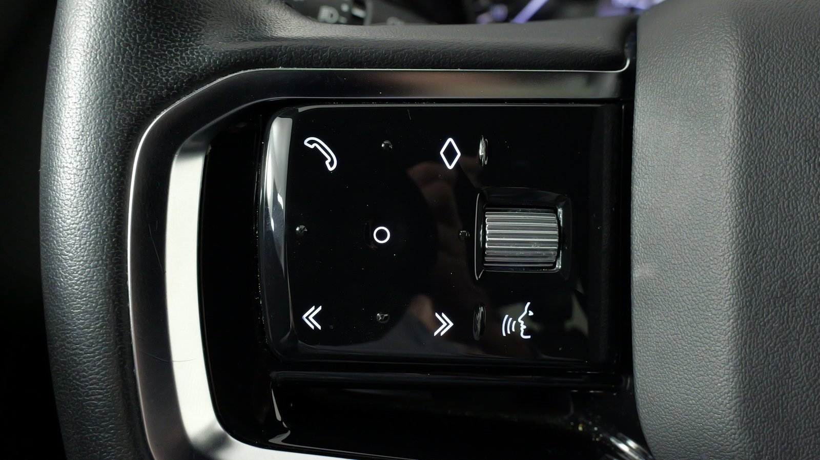 Used 2023 Land Rover Range Rover Velar R-Dynamic S image 56