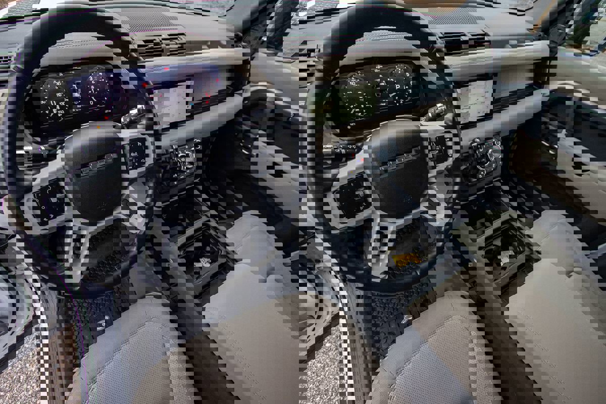 Used 2020 Land Rover Defender 110 S image 11