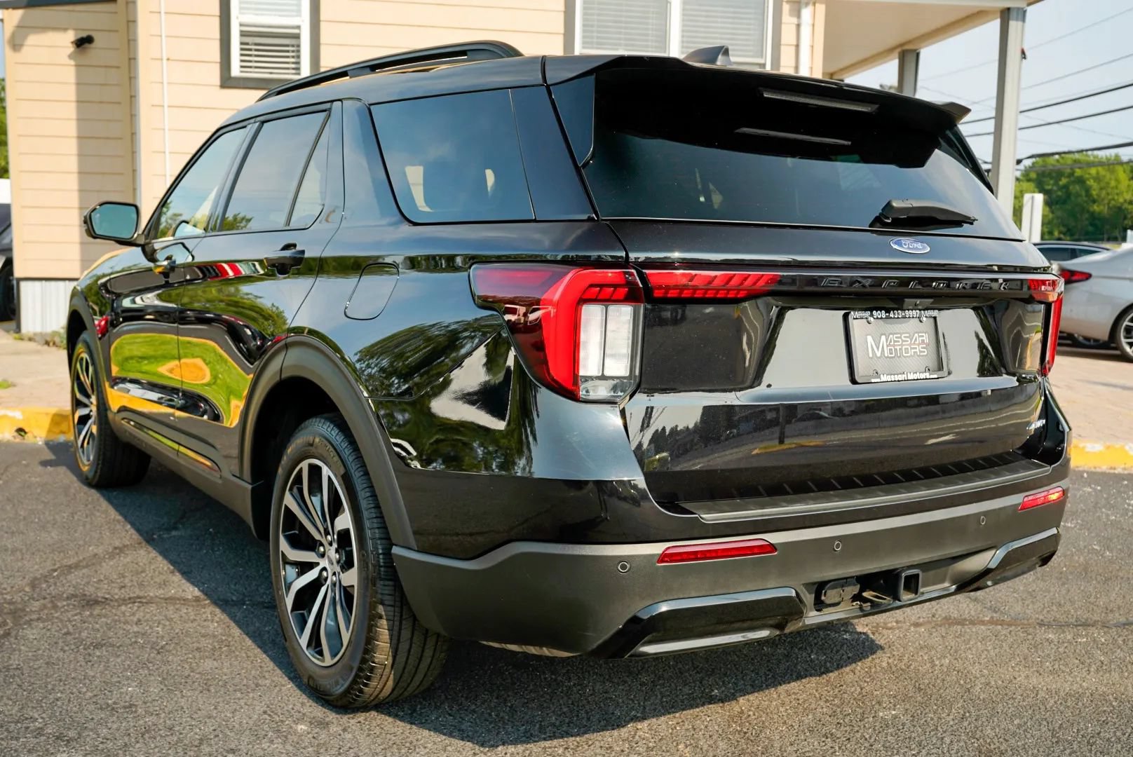Used 2025 Ford Explorer ST-Line AWD/4WD image 7