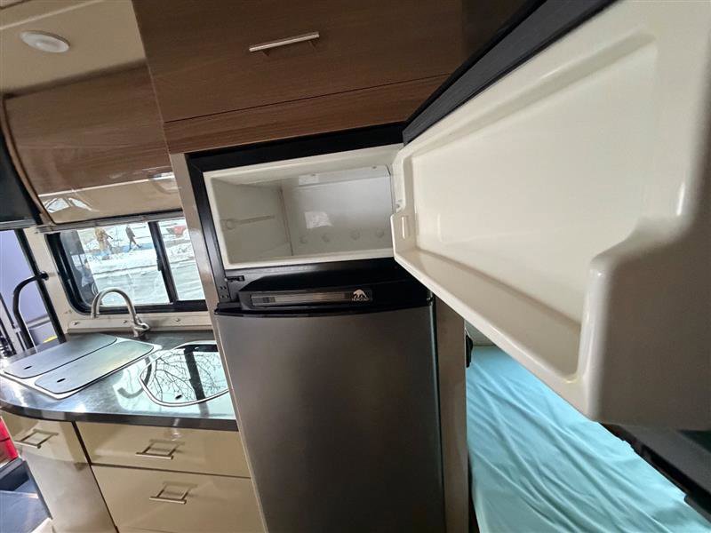 Used 2015 Mercedes-Benz Sprinter 3500 image 38