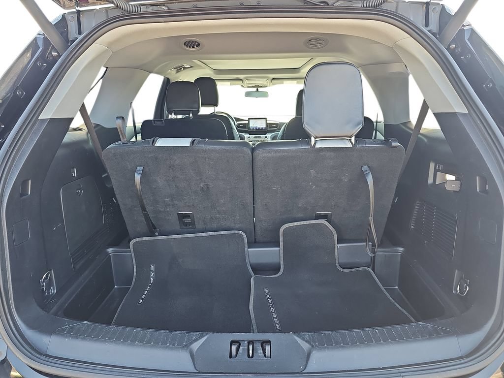 Used 2021 Ford Explorer XLT w/ Equipment Group 202A AWD/4WD image 30