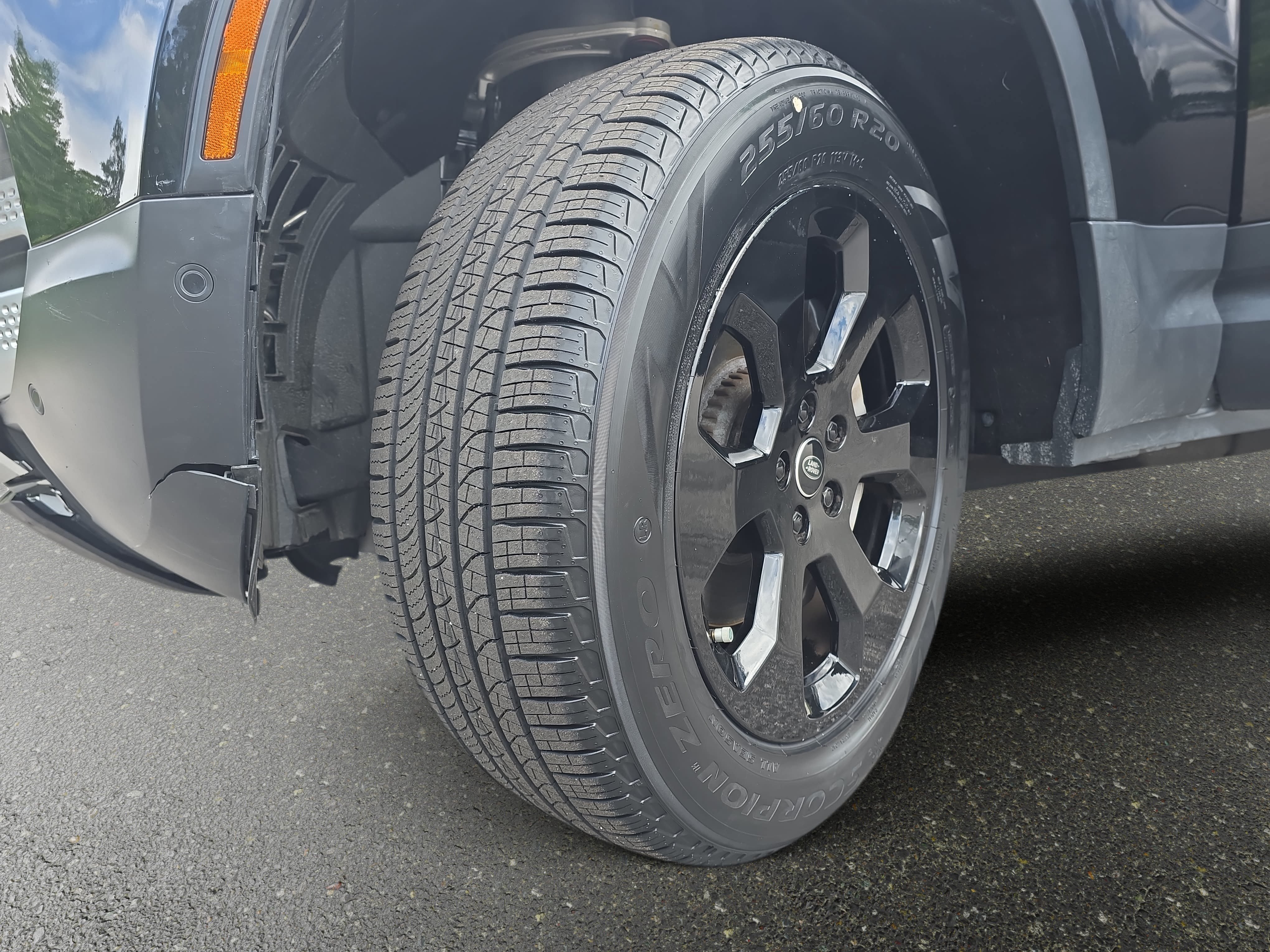 Certified 2025 Land Rover Defender 110 S AWD/4WD image 32