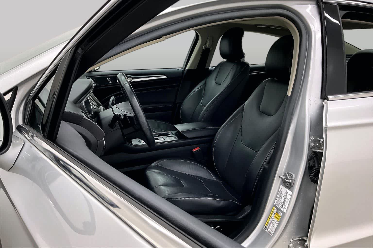 Used 2019 Ford Fusion Titanium FWD image 8
