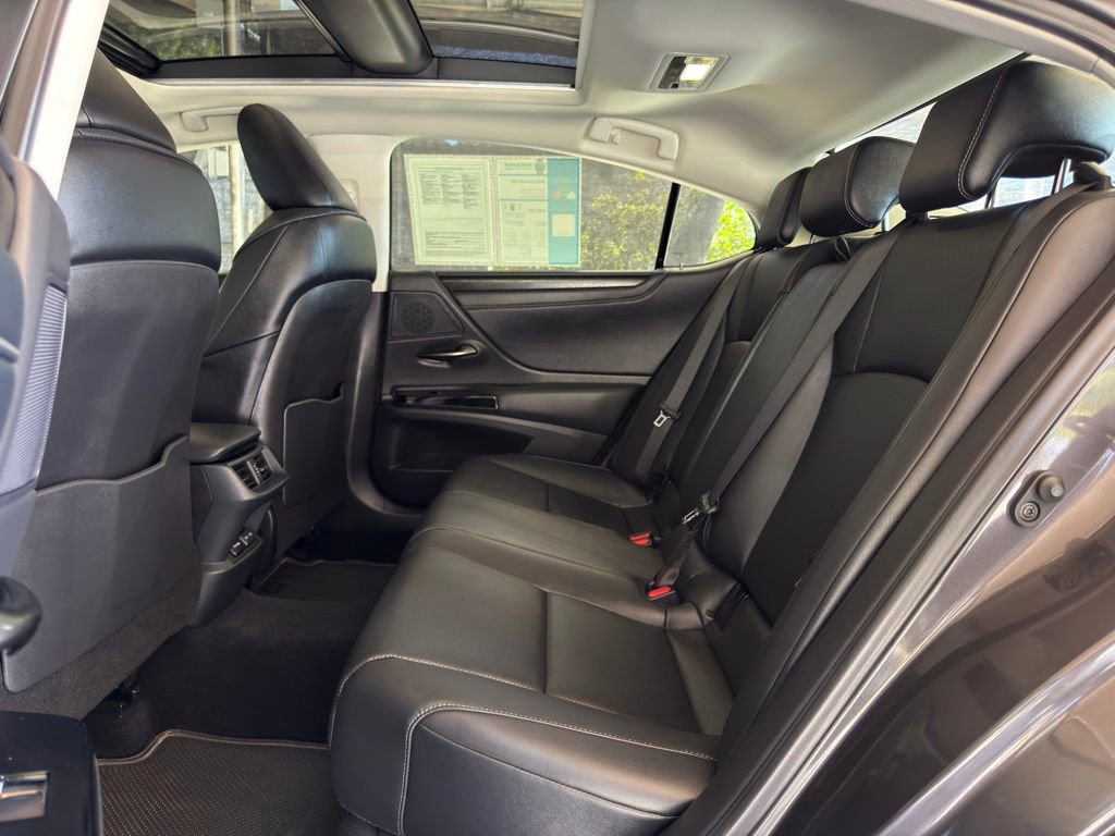 Used 2025 Lexus ES 350 w/ Premium Package FWD image 17