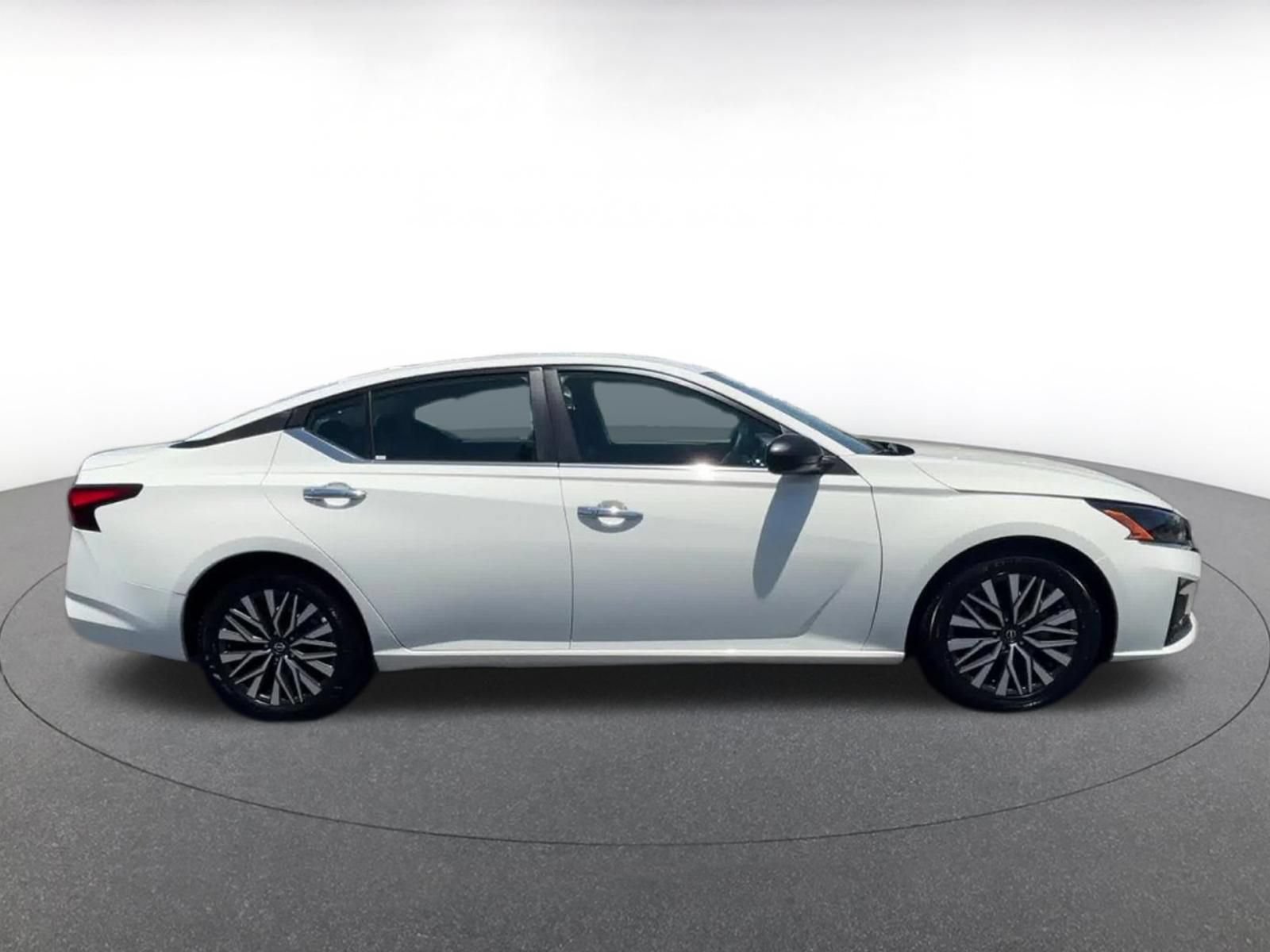 Used 2025 Nissan Altima 2.5 SV FWD image 16