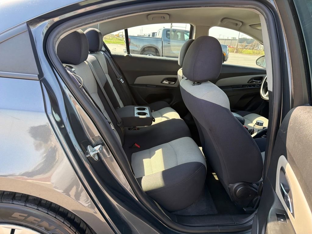 Used 2013 Chevrolet Cruze LS image 23