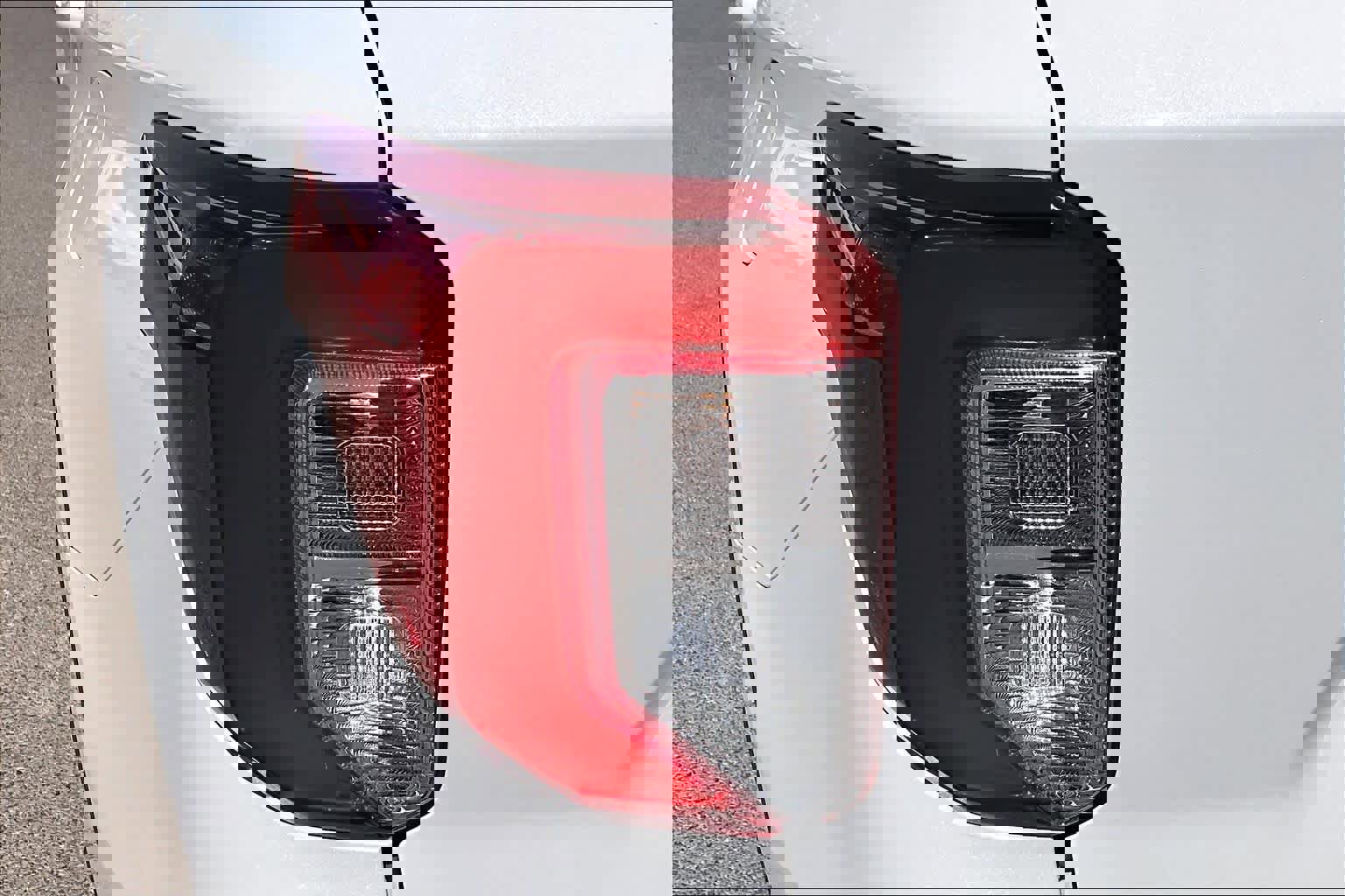 Used 2023 Ford Explorer XLT image 28