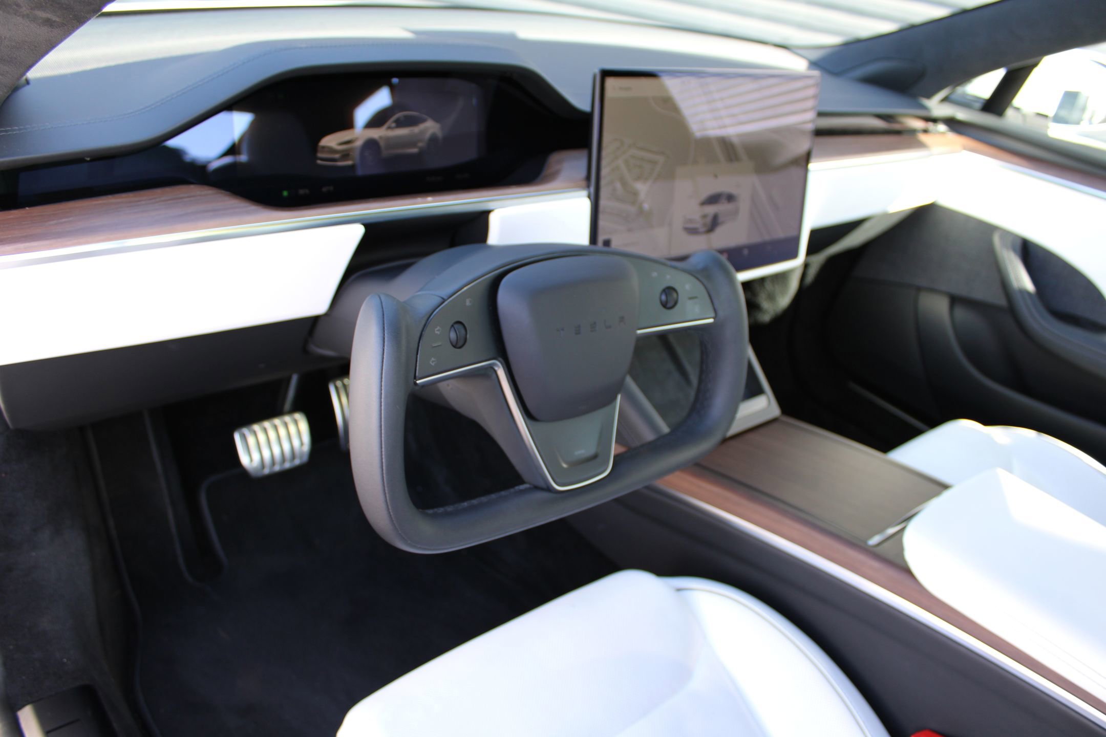 Used 2021 Tesla Model S Plaid image 11