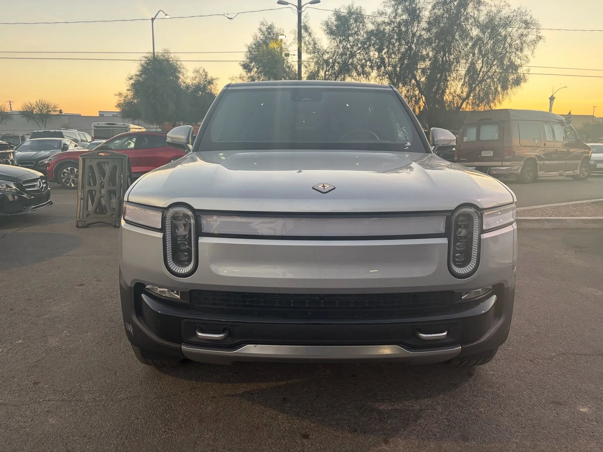 Used 2023 Rivian R1S Launch Edition image 3