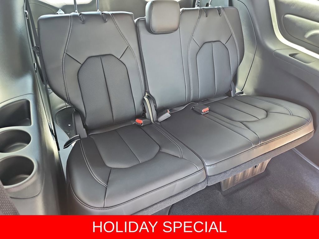 New 2025 Chrysler Pacifica Select image 12
