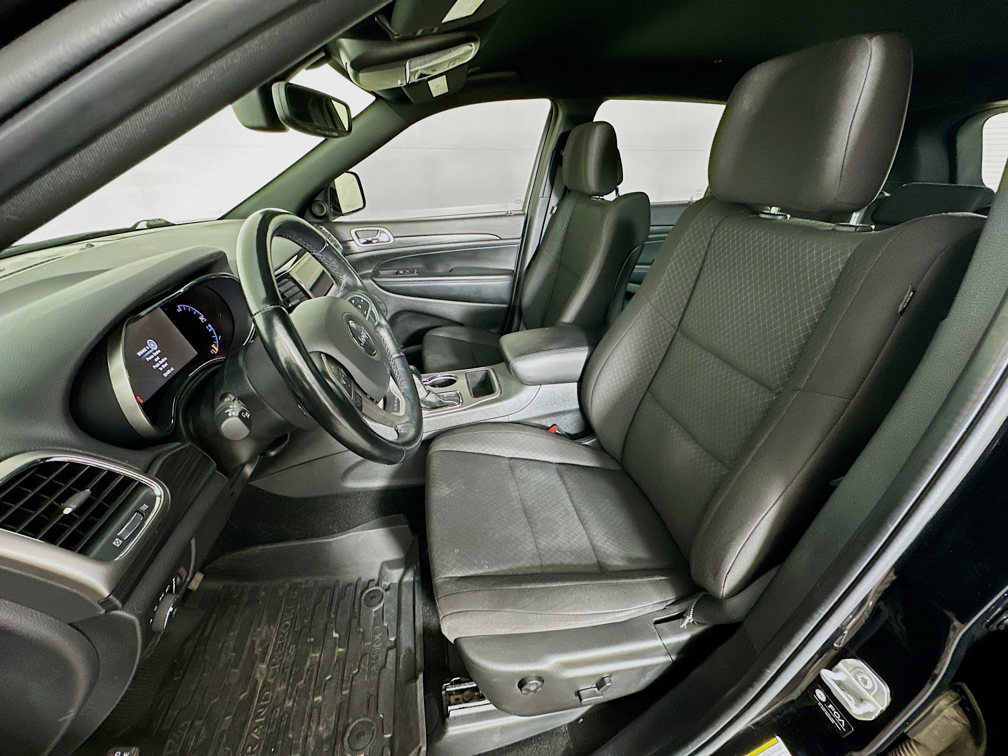 Used 2022 Jeep Grand Cherokee Laredo E w/ Security & Convenience Group image 13