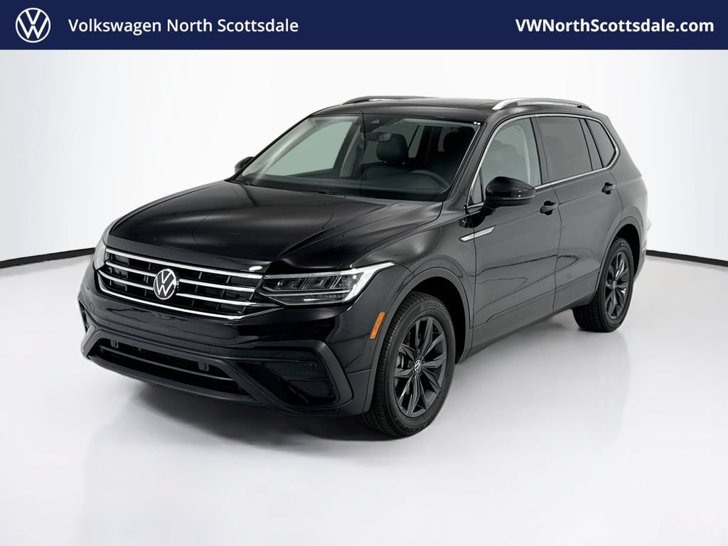 Used 2023 Volkswagen Tiguan SE w/ Panoramic Sunroof Package FWD image 1