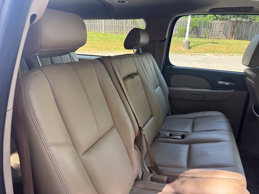Used 2009 Chevrolet Suburban LT AWD/4WD image 22