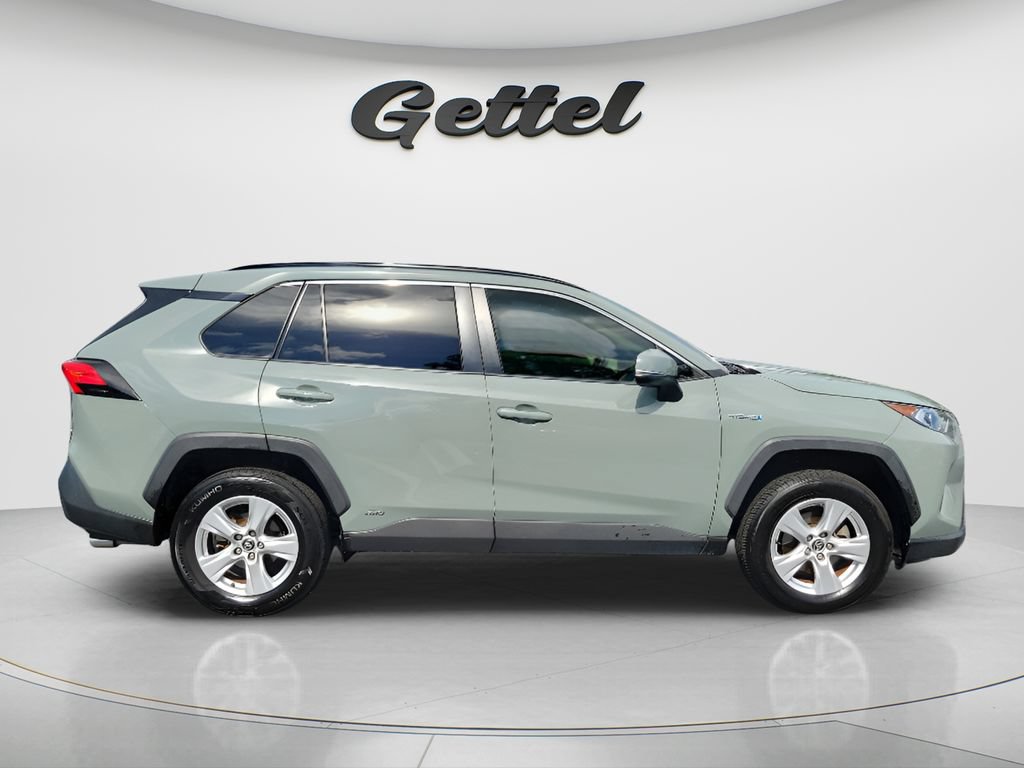 Used 2020 Toyota RAV4 XLE AWD/4WD image 5
