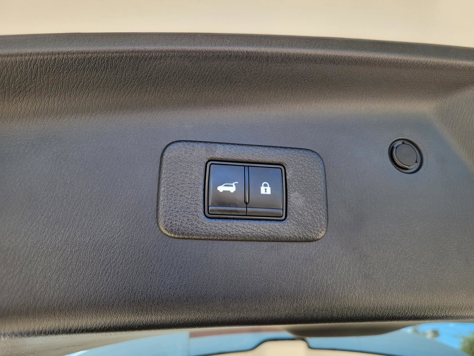 Used 2023 Nissan Armada Platinum w/ Captain's Chairs Package RWD image 17
