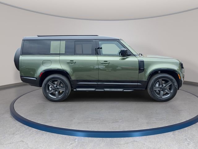 New 2026 Land Rover Defender 130 X-Dynamic SE image 4