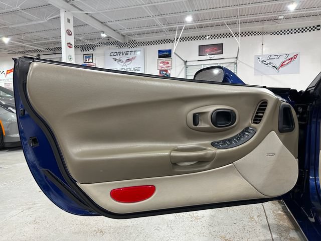 Used 2004 Chevrolet Corvette Convertible w/ Preferred Equipment Group RWD image 15