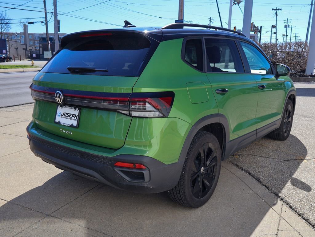 Certified 2025 Volkswagen Taos SE image 5