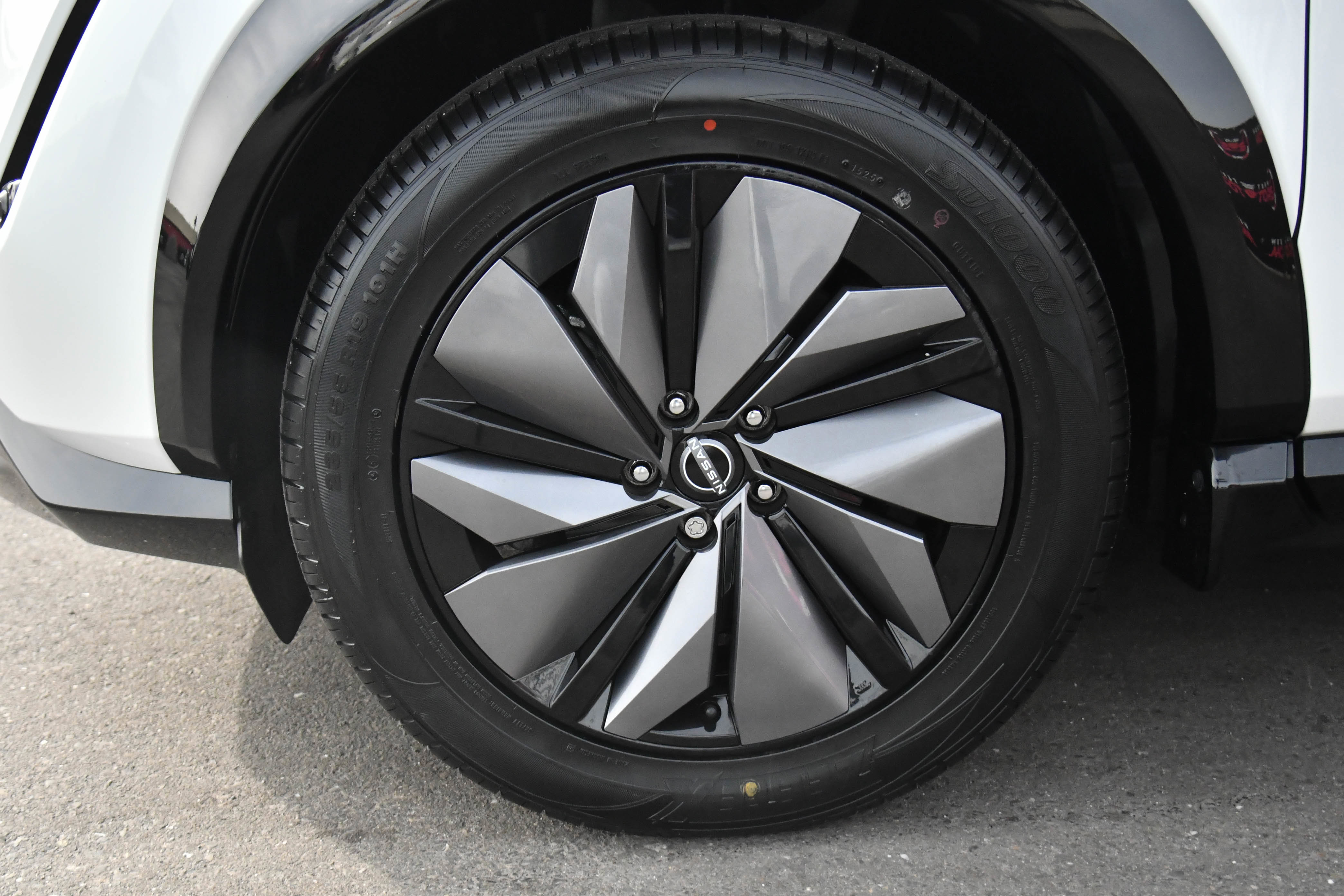 Used 2024 Nissan Ariya FWD image 12