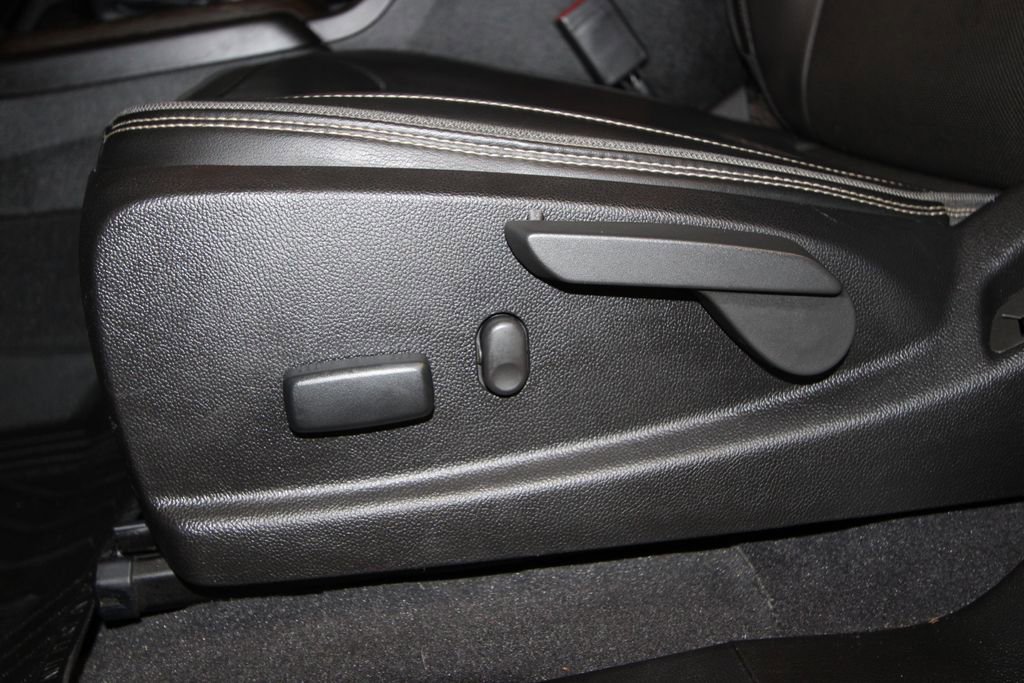 Used 2019 GMC Canyon Denali image 9