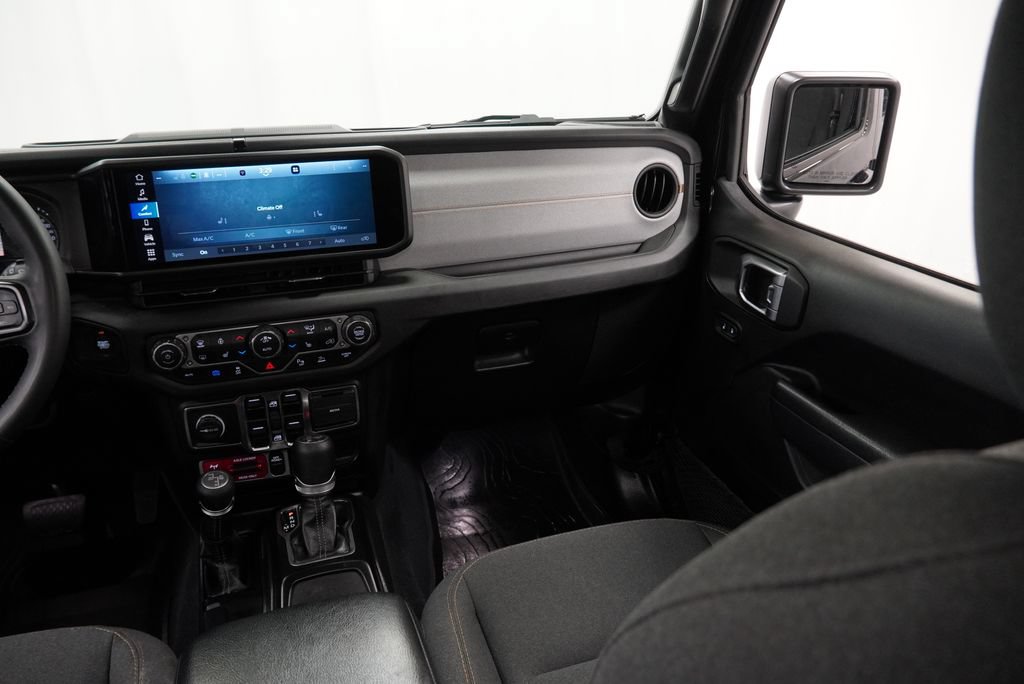 Used 2024 Jeep Wrangler Unlimited AWD/4WD image 33