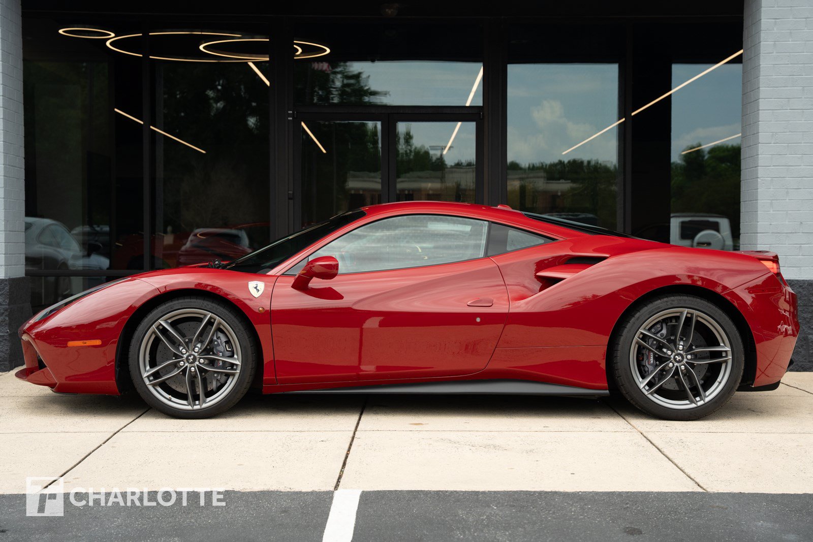 Used 2017 Ferrari 488 GTB RWD image 8