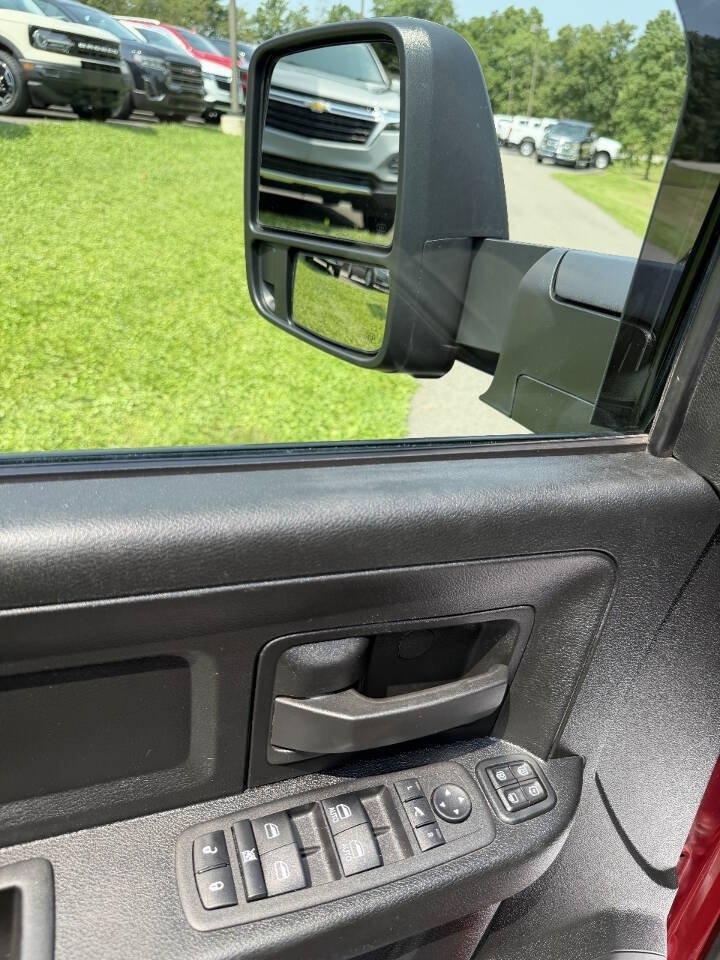 Used 2024 RAM 3500 Tradesman w/ Chrome Appearance Group AWD/4WD image 25