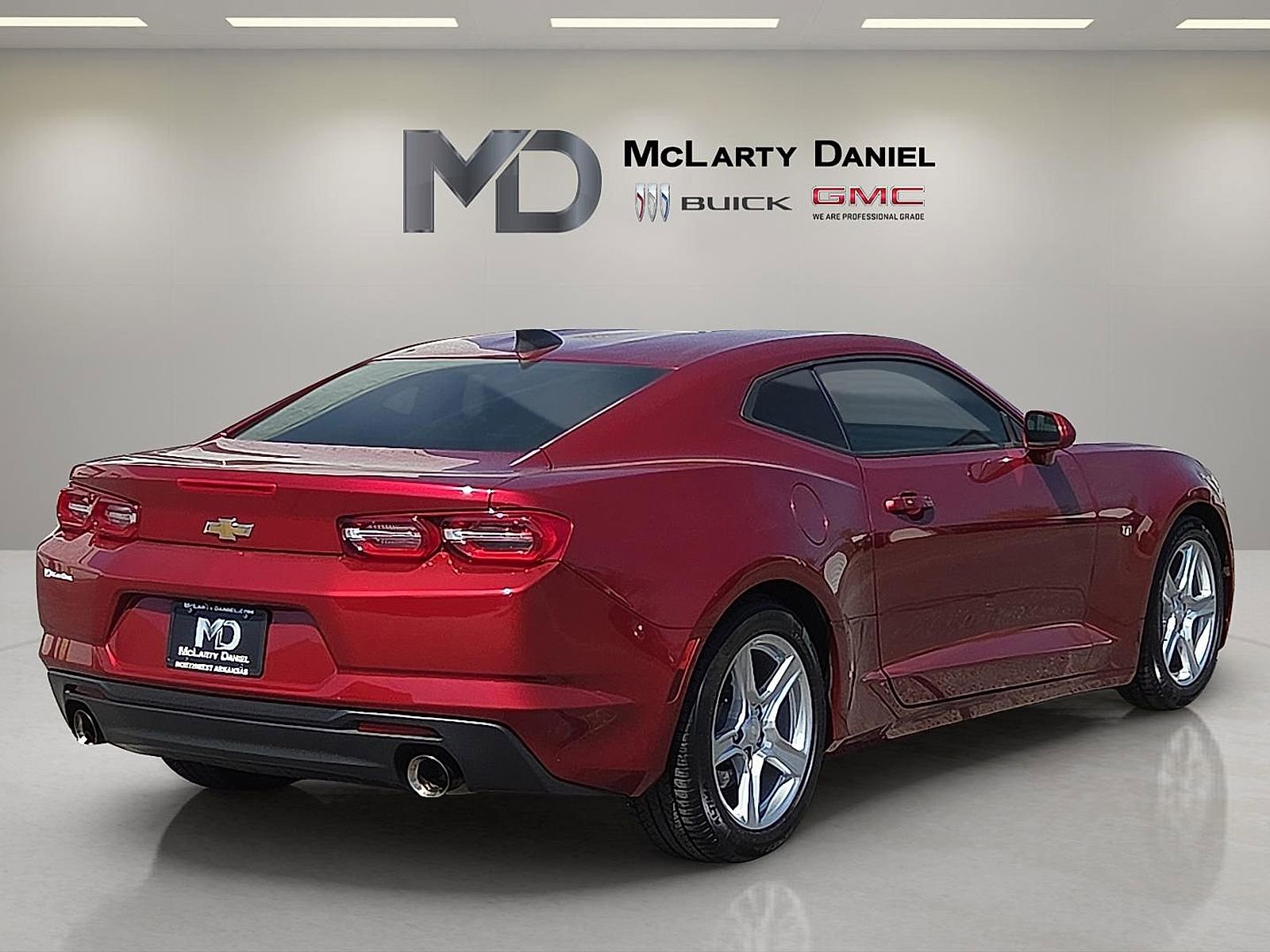 Used 2020 Chevrolet Camaro LT RWD image 5