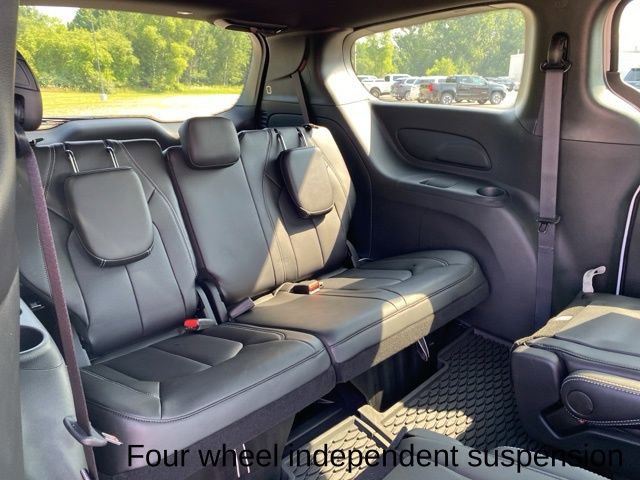 New 2025 Chrysler Pacifica Select w/ Fav Edition Package image 33