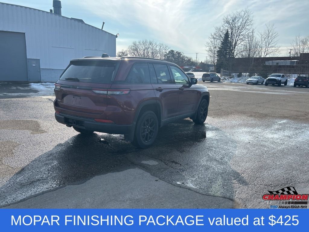 Used 2025 Jeep Grand Cherokee Altitude image 6