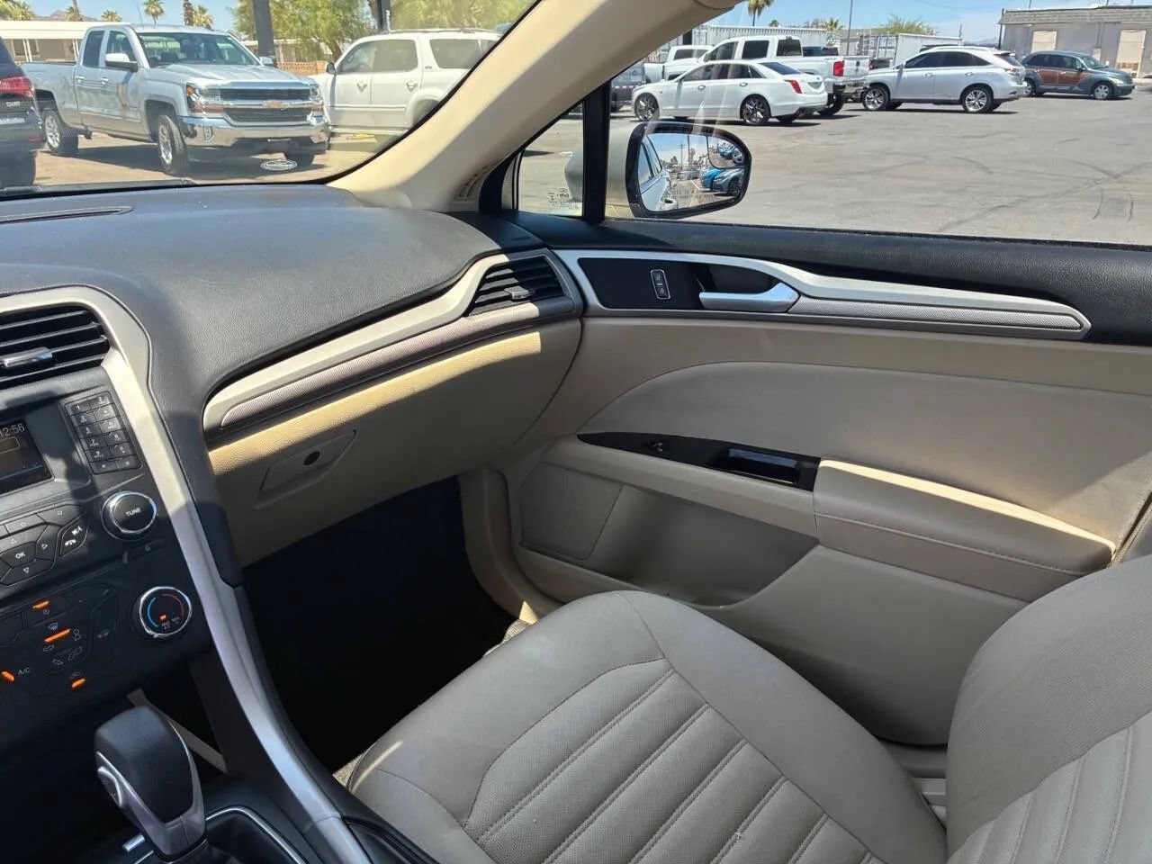 Used 2015 Ford Fusion SE FWD image 23